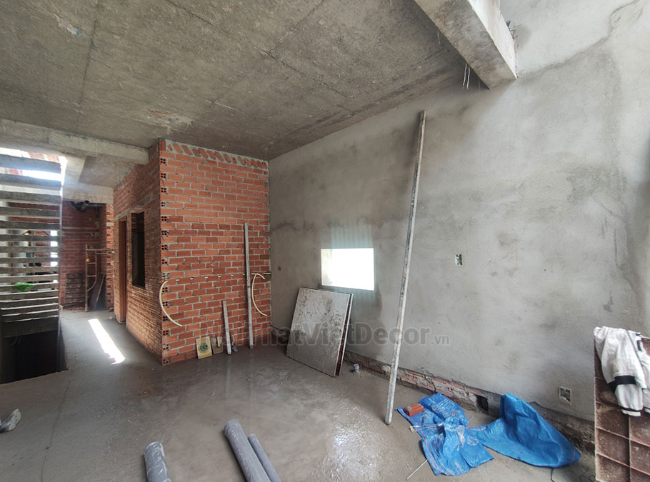 Tủ bếp hiện đại chữ L, gỗ công nghiệp An Cường, khung MDF chống ẩm phủ melamine, cánh MDF chống ẩm phủ acrylic, mặt bếp đá tự nhiên kim sa đen, ốp tường đá marble trắng vân mây - Hiện trạng khảo sát