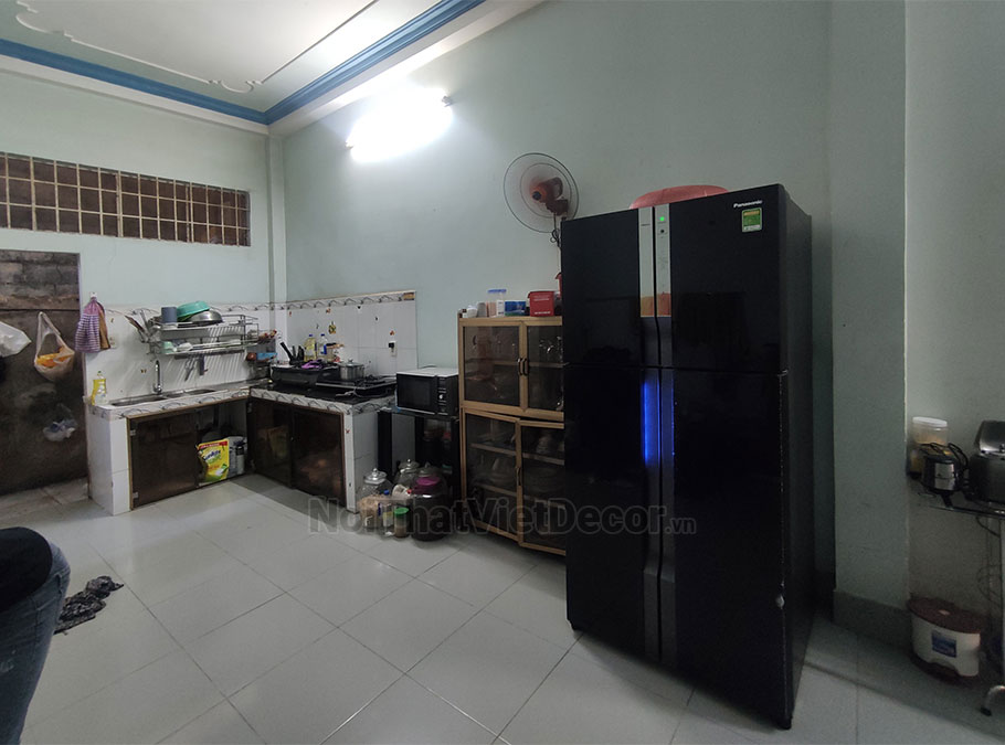 Tủ bếp hiện đại chữ L, khung inox 304 sơn tĩnh điện, cánh kính sơn màu viền nhôm, cải tạo tủ bếp xây gạch, bê tông - Hiện trạng khảo sát