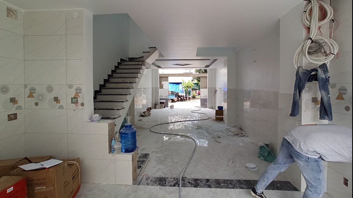 Tủ bếp hiện đại chữ L, gỗ công nghiệp MDF lõi xanh chống ẩm phủ acrylic An Cường