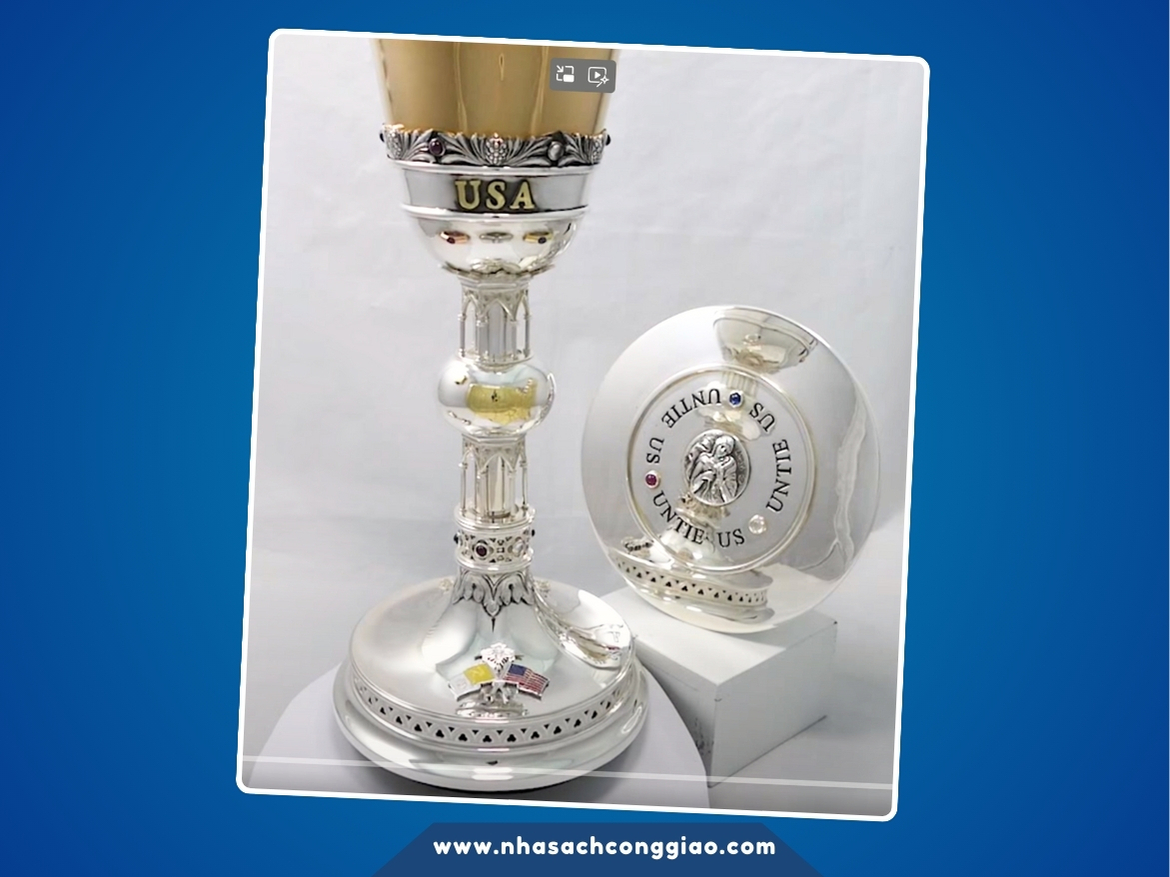 Chiếc chén thánh được chế tác từ hơn 85 mảnh khác nhau, tất cả được vặn và hàn lại với nhau bằng tay.