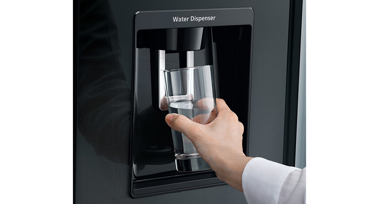 Tủ lạnh Hitachi Inverter 540 lít - Lấy nước bên ngoài