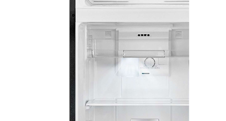 Tủ lạnh Toshiba - Đèn LED sáng, dễ dàng tìm thực phẩm