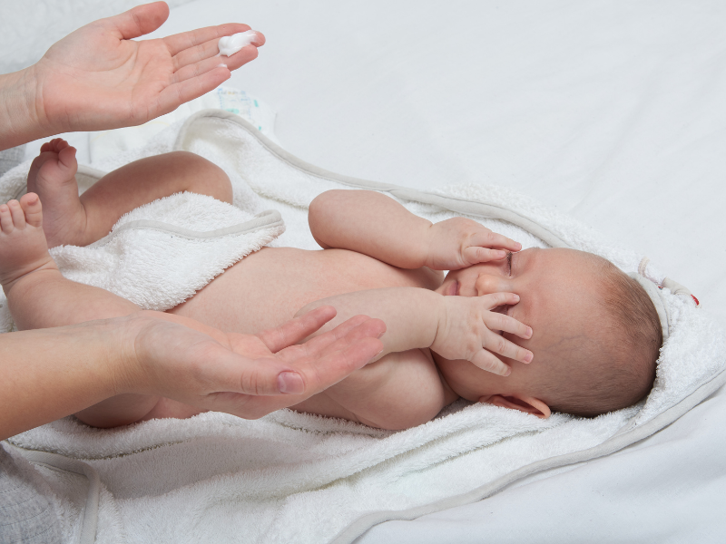 BebeJOY hướng dẫn cách chăm sóc trẻ đang bị hăm đúng