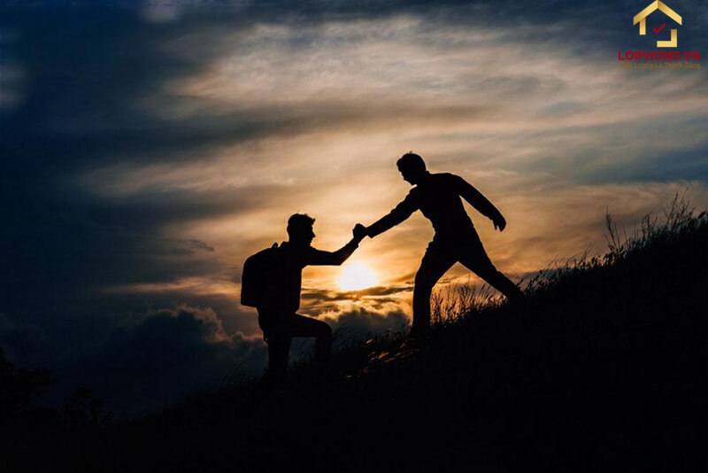 Bạn bè bằng hữu sẽ luôn bên cạnh nhau mỗi khi đối phương gặp phải khó khăn, chông gai trong cuộc sống