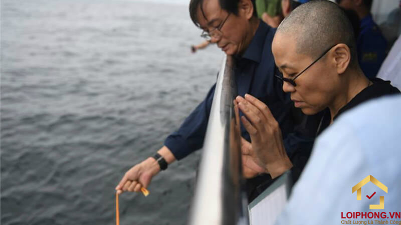 Những người chết ở biển, chết đuối, tai nạn ngoài đường thì phải làm lễ để dẫn vong về nhà