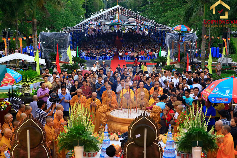 Cầu siêu và niệm Phật mỗi ngày để linh hồn người mất về với cõi an lành