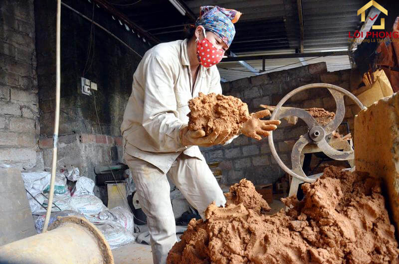 Chọn và xử lý đất sét làm bình gốm cắm hoa