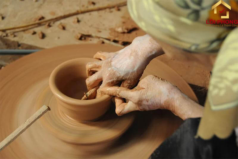 Tạo dáng bình gốm cắm hoa