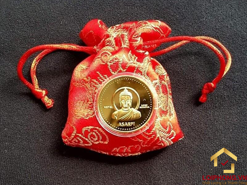 Làm bùa bằng hạt đậu đỏ và túi vải gấm để giúp công việc làm ăn phát tài phát đạt