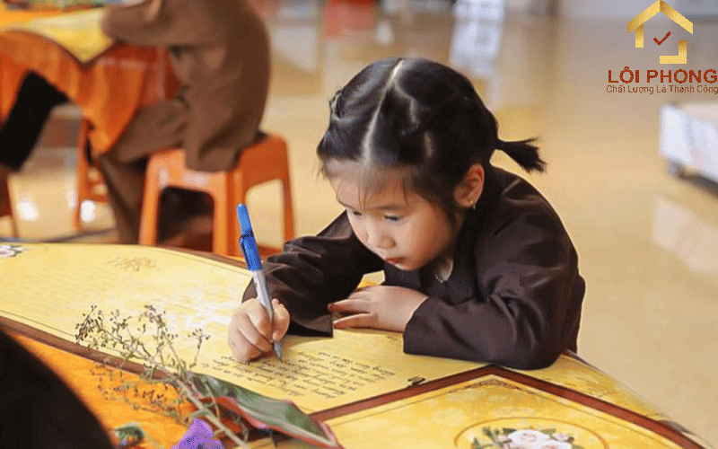 Chọn vị trí yên tĩnh và chép kinh chậm rãi, rõ nét, tránh được nóng vội dẫn tới bị sai