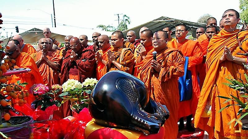 Đại chúng khi thỉnh chuông, mõ cần phải chú ý lắng nghe và tụng theo tiếng chuông mõ