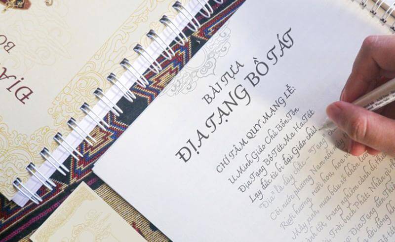 Chép kinh Địa Tạng mang đến nhiều lợi ích