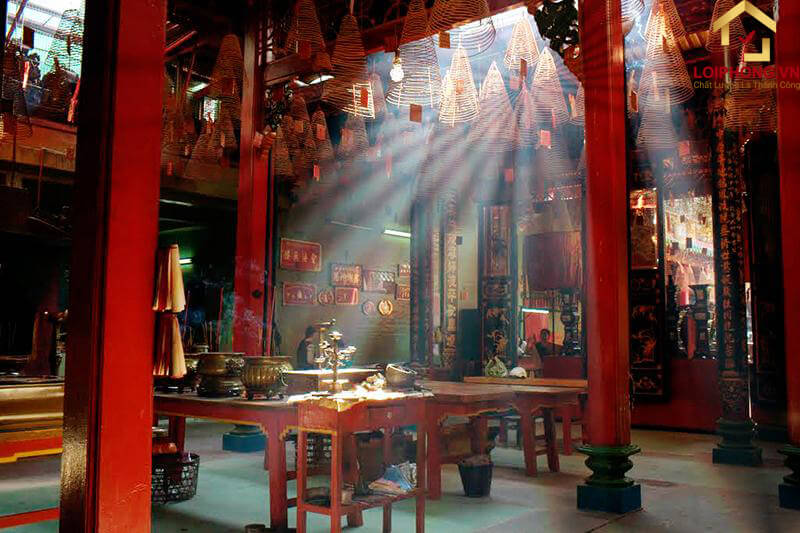 Sự trầm mặc của không gian chùa Bà Thiên Hậu