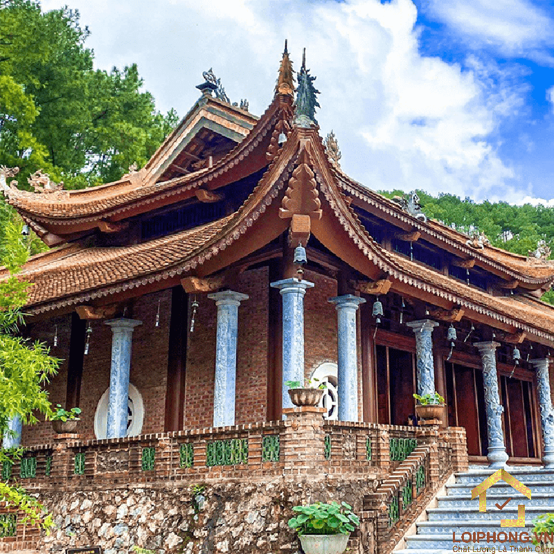 Đến chùa bạn sẽ được tham quan các cổ vật đến từ thời Lý Trần