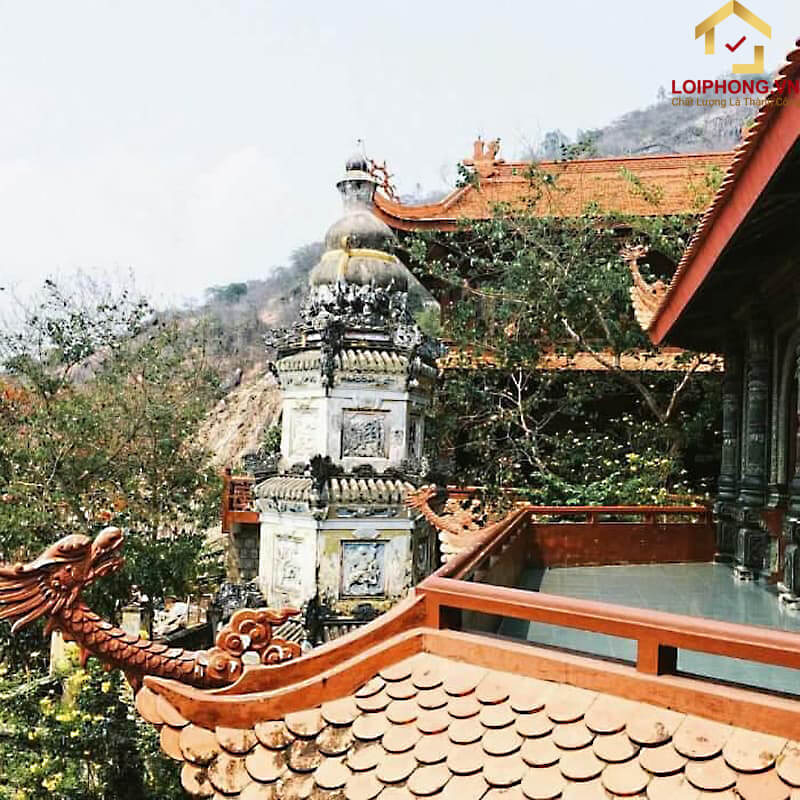 Hai ngôi bảo tháp cao ngất ngưỡng và vô cùng hiên ngang