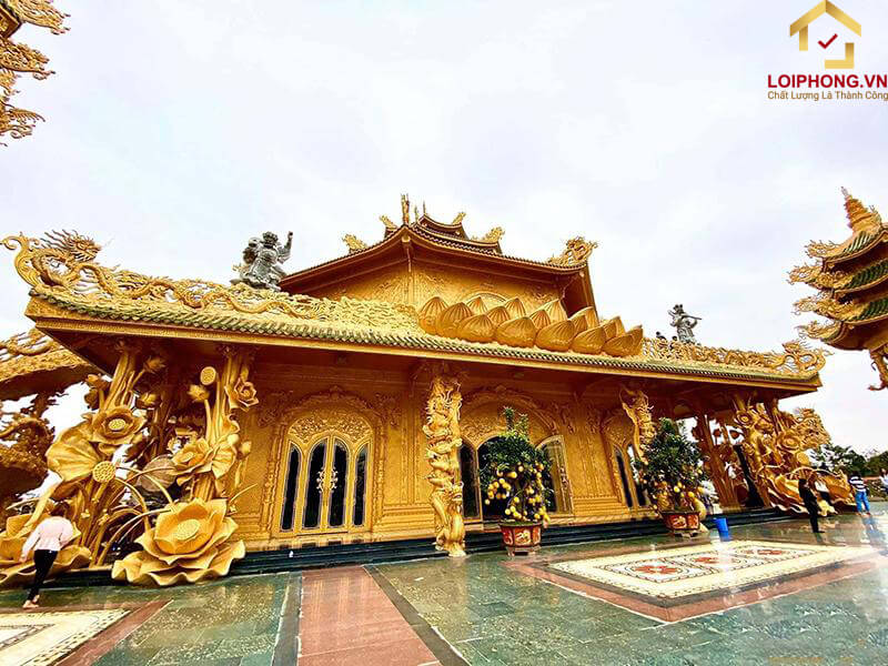 Chùa Phúc Lâm Hưng Yên nổi bật với màu vàng rực rỡ