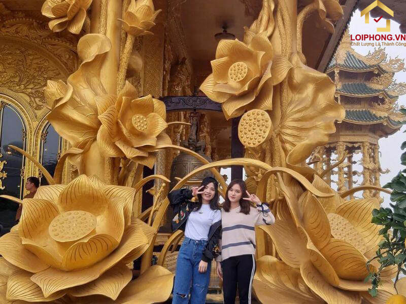 Hoa sen chạm khắc tinh xảo tại chùa Phúc Lâm