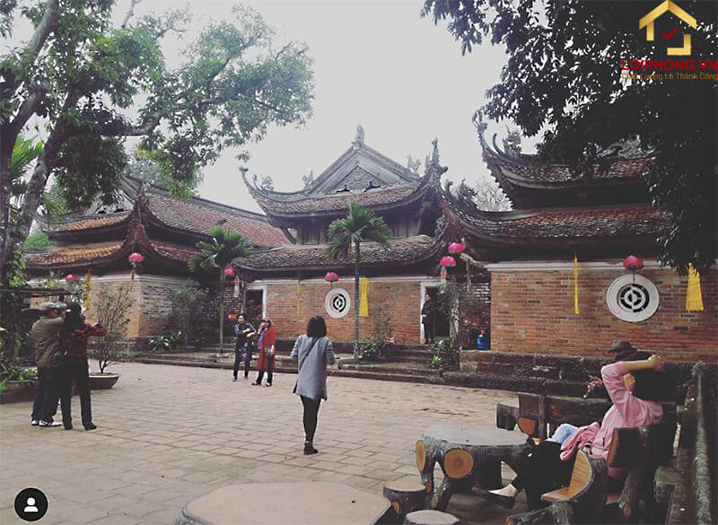 Ba nếp nhà được xây song song với nhau