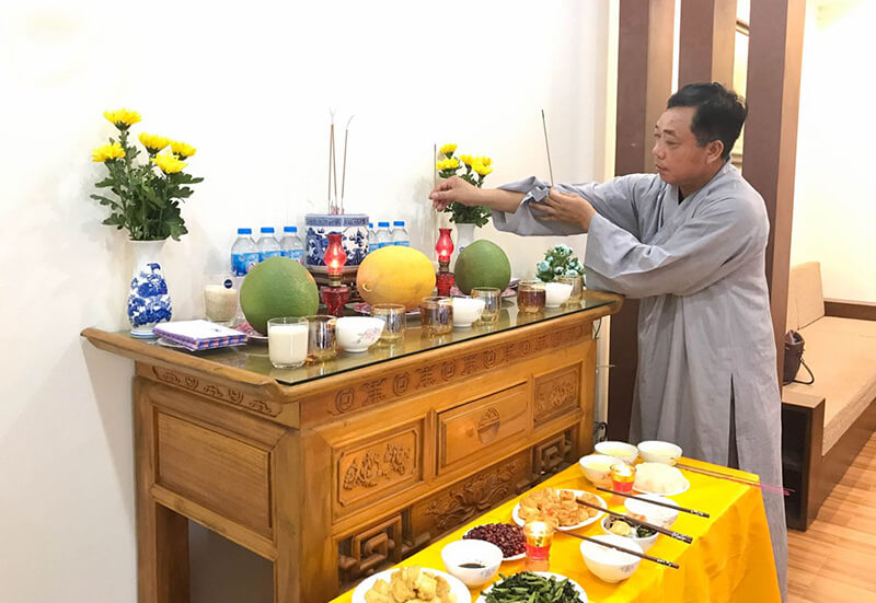 Cúng dường tại nhà đúng cách