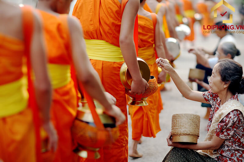 Ý nghĩa của cúng dường Tam Bảo