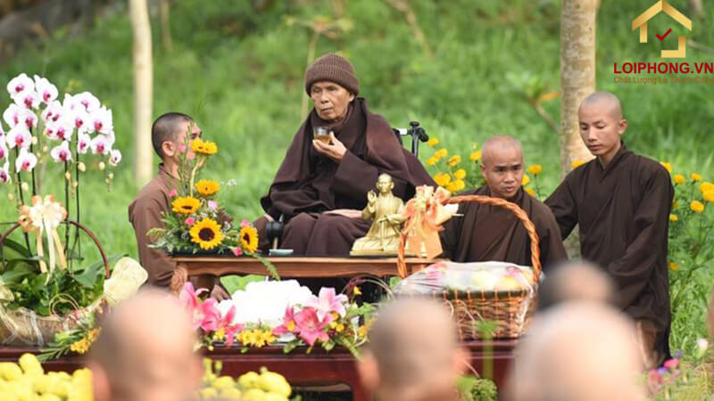 Cúng dường Phật bảo