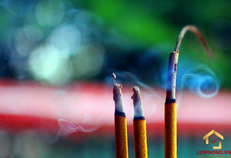 Cúng dường bằng hương