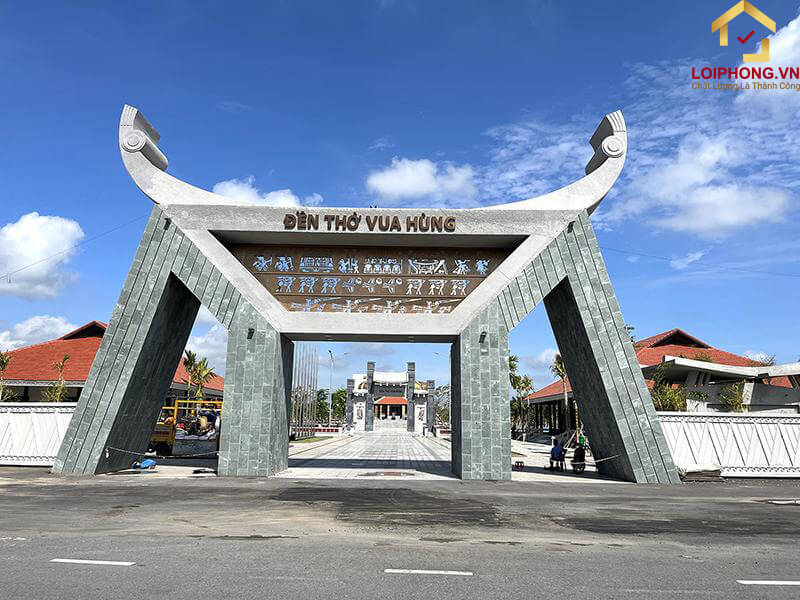 Cổng chính có kiến trúc ấn tượng, độc đáo