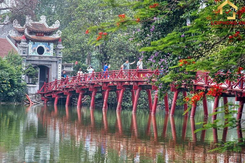 Đền Ngọc Sơn ở đâu?