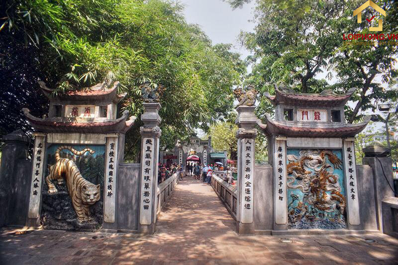 Cổng Long môn Hổ bảng tượng trưng cho sự thành đạt, thi cử đỗ đạt