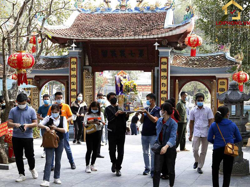 Đi lễ đền ông Hoàng Bảy vào thời gian nào?