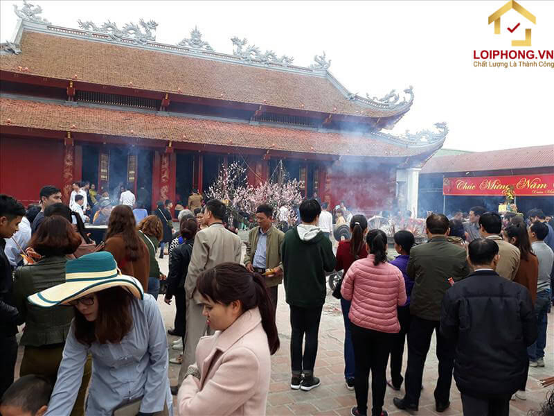 Thời gian mở cửa và giá vé đền ông Hoàng Mười