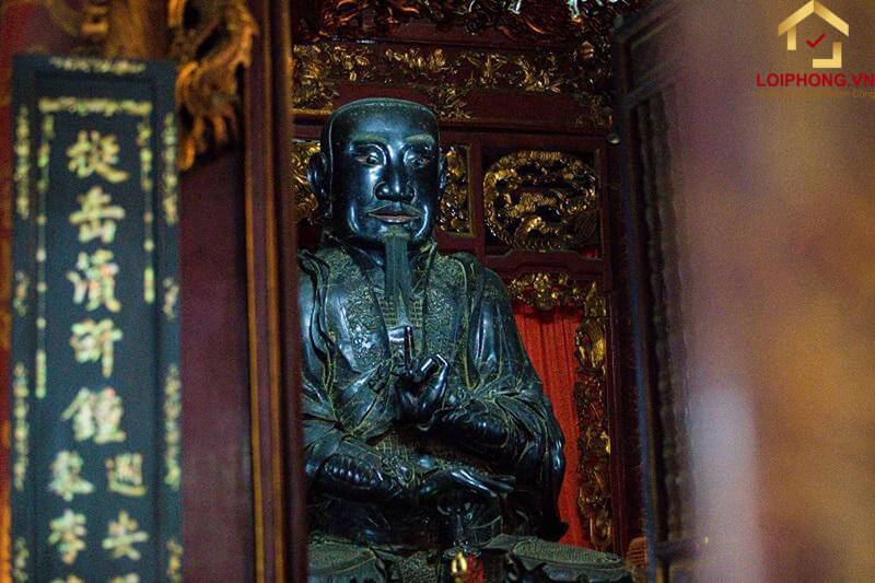 Tượng Huyền Thiên Trấn Vũ được đúc bằng đồng đen