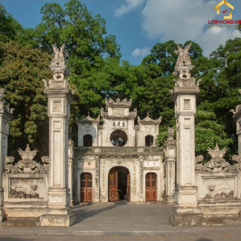 Cổng tam quan đền Quán Thánh