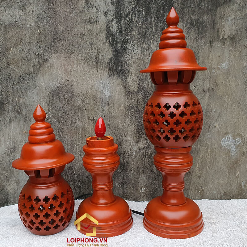 Bộ đôi đèn thờ gỗ xà cừ - bao gồm bóng, thân và dây đèn