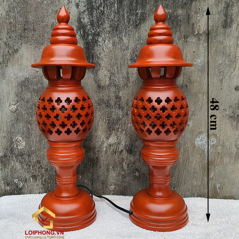 Đèn thờ quả dứa bằng gỗ màu cánh gián cao 48 cm