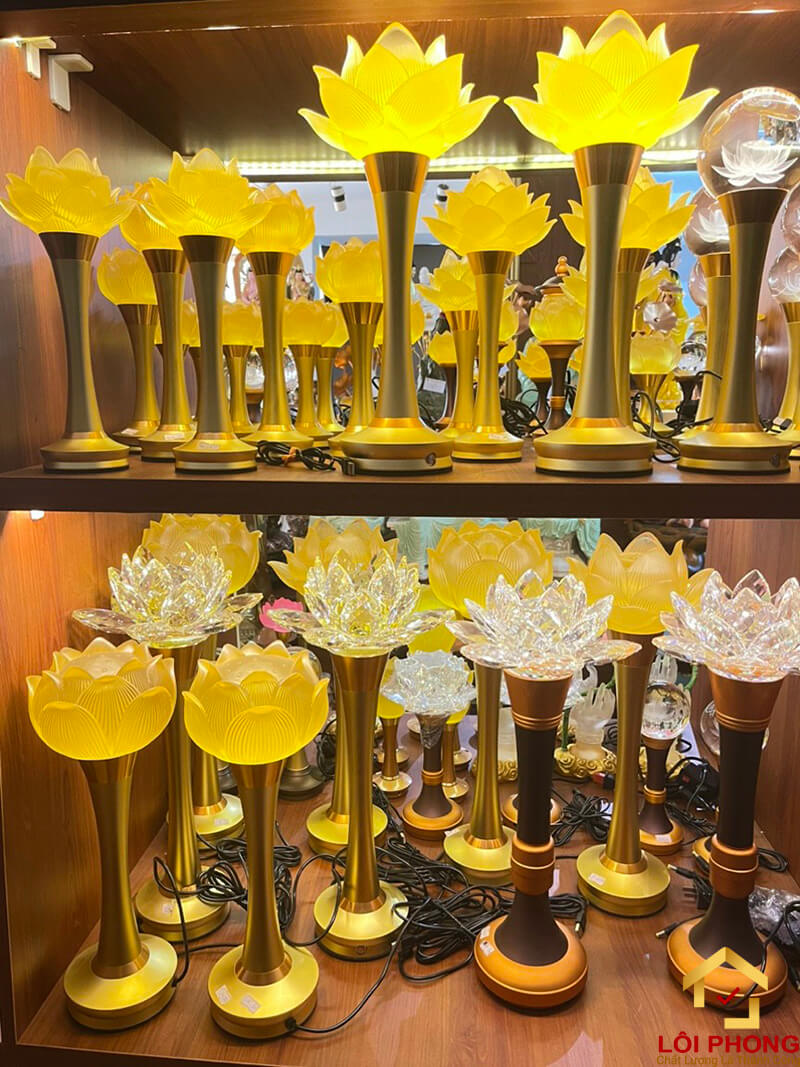 Chú ý về kích thước của bóng đèn so với bàn thờ của gia đình mình