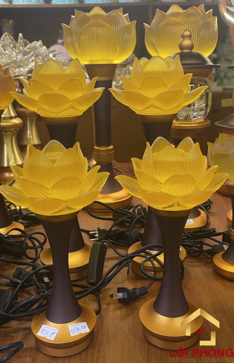 Chú ý tới dung lượng pin cùng thời gian chiếu sáng của các loại bóng đèn