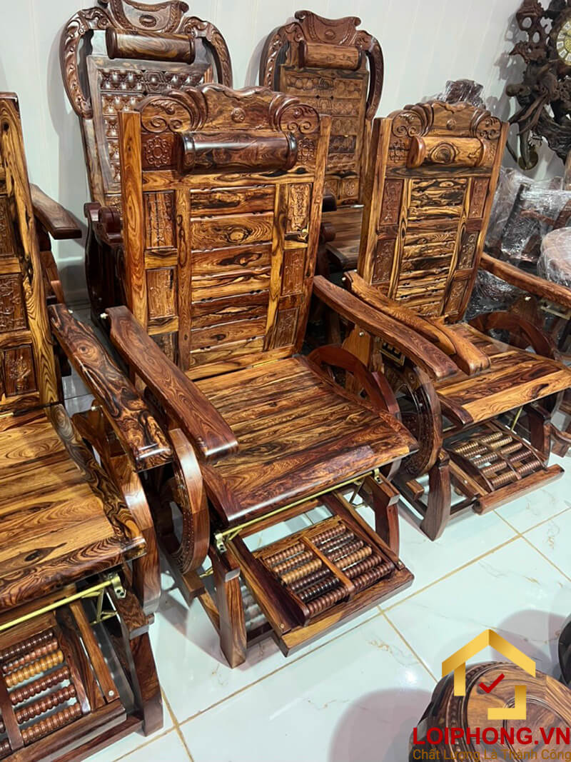 Ghế nằm thư giãn bằng gỗ cẩm giúp mang tới vẻ đẹp mộc mạc, giản dị cho không gian sử dụng