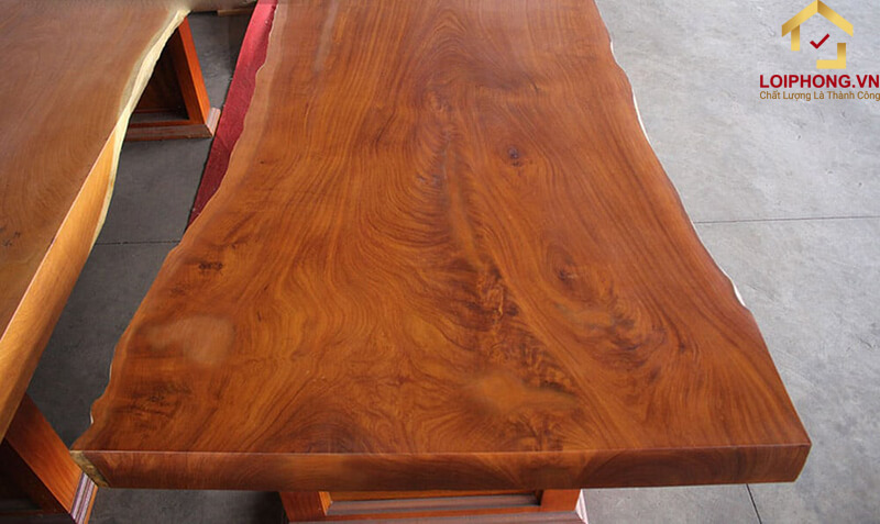 Gỗ Gõ Đỏ có màu đỏ tươi tự nhiên và toát lên ánh vàng lấp lánh