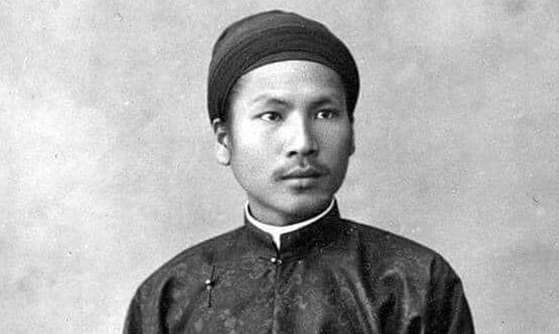 Lên ngôi vua khi mới 13 tuổi