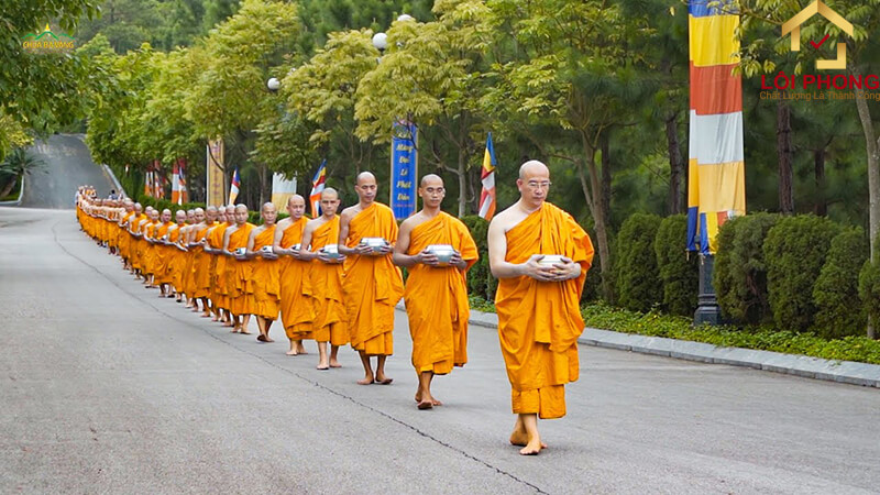 Hành khất giúp giữ lòng an yên, từ bỏ cái tâm cao ngạo