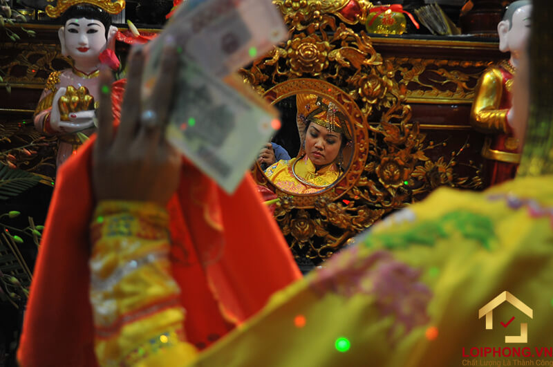 Đối tượng có thể trở thành hầu đồng