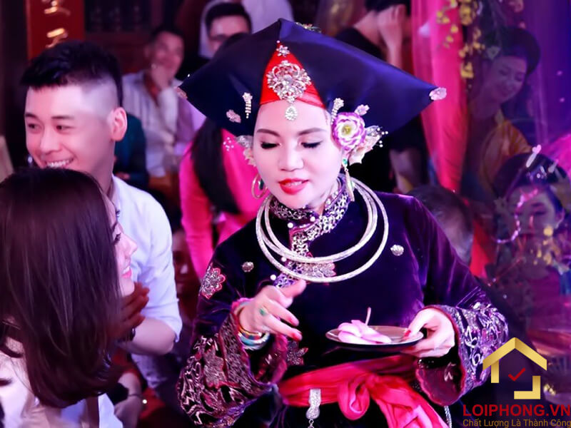 Hầu đồng có tác dụng quan trọng với gia tiên