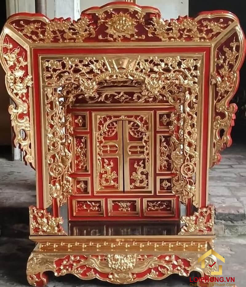 Lựa chọn khám thờ với các hoạ tiết hoa văn đặc trưng để tạo nên sự hài hoà và cân đối cho không gian thờ cúng