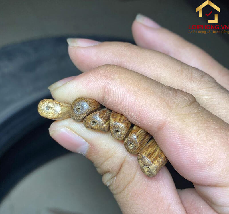 Cấu trúc các sợi bên trong và bên ngoài của hạt vòng giống nhau thì đây có thể là sản phẩm thật