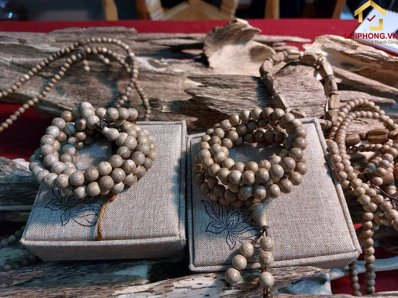 Bảo quản vòng tay Trầm Hương đúng cách sẽ giúp cho nó giữ được độ bền đẹp và phát huy về công dụng