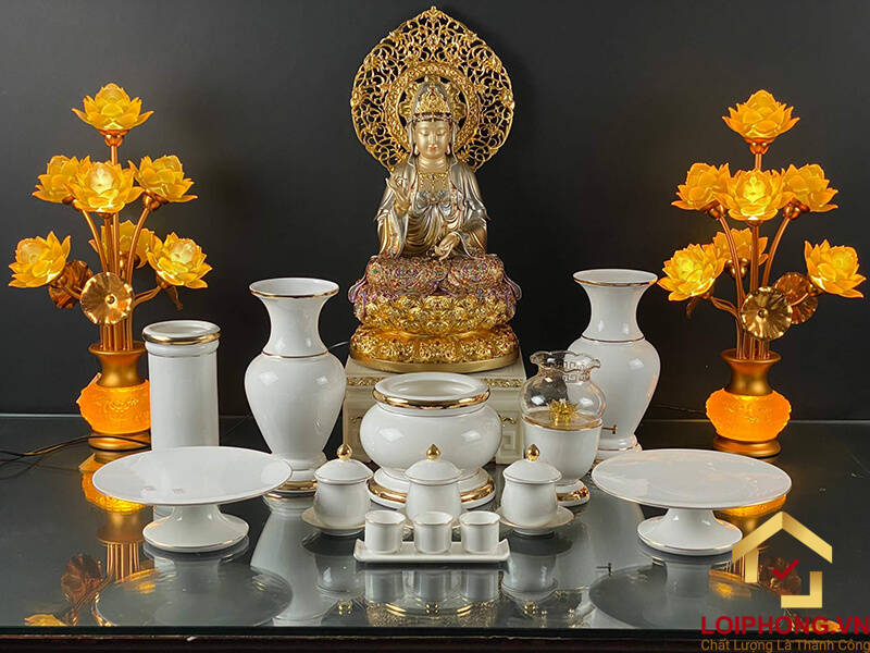 Ánh sáng đèn bàn thờ nên để màu gì thì phù hợp sẽ phụ thuộc vào không gian phòng thờ của gia đình bạn