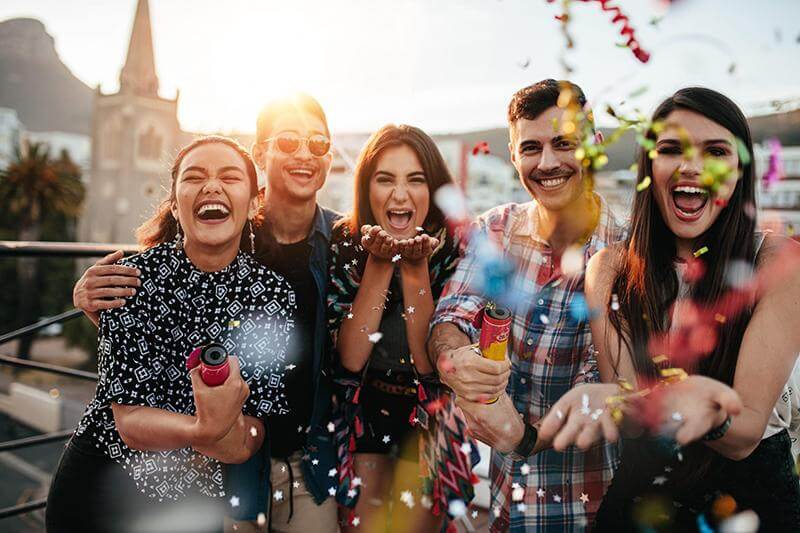 Tạo dựng và gắn kết mọi người với nhau