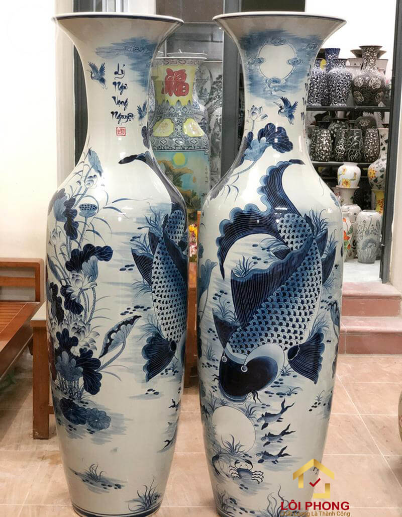 Lộc bình gốm họa tiết “Cá chép trông trăng”