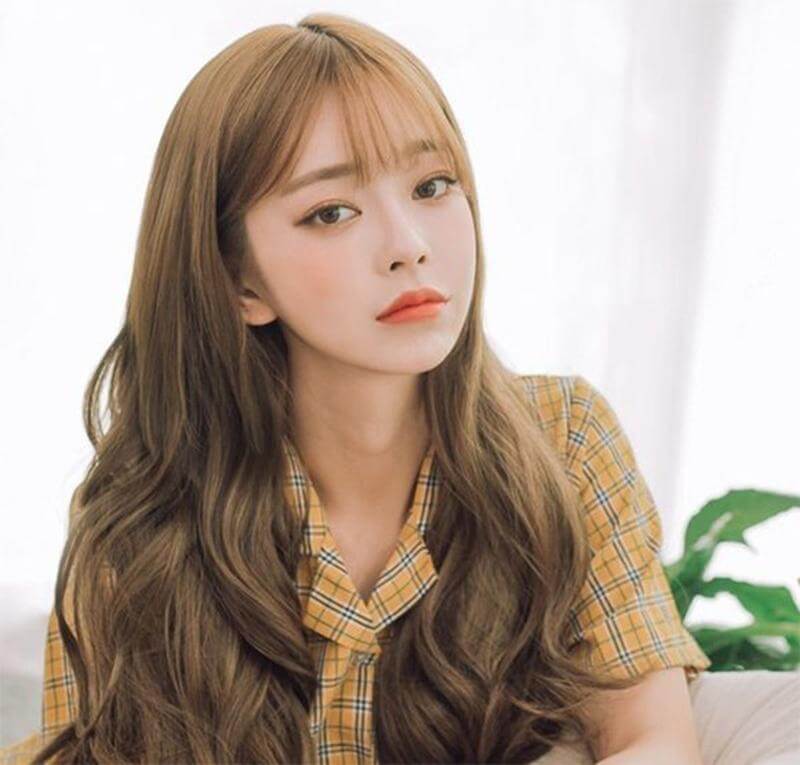 Tóc màu nâu lạnh ánh vàng